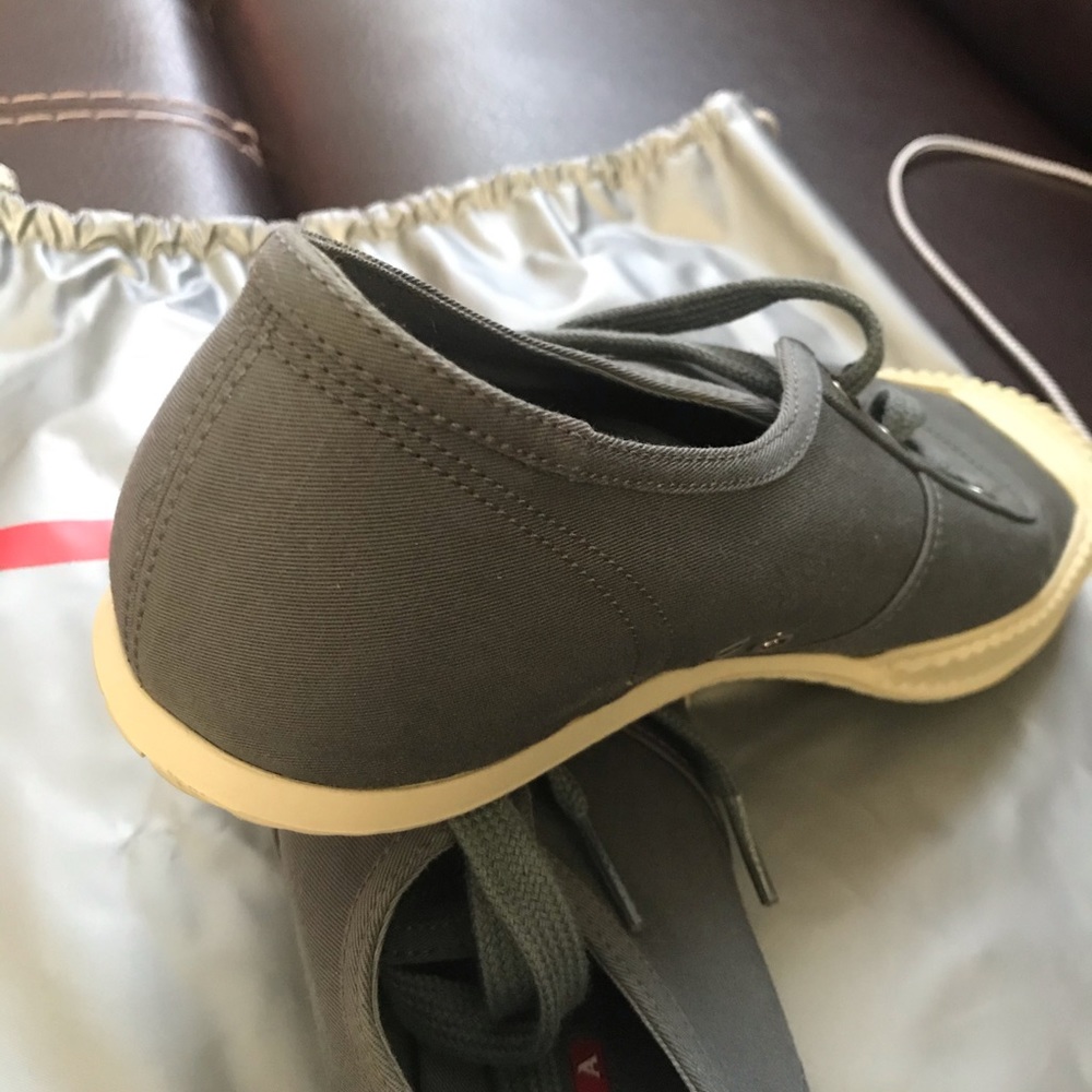 Shoes - Picture 4 of 5